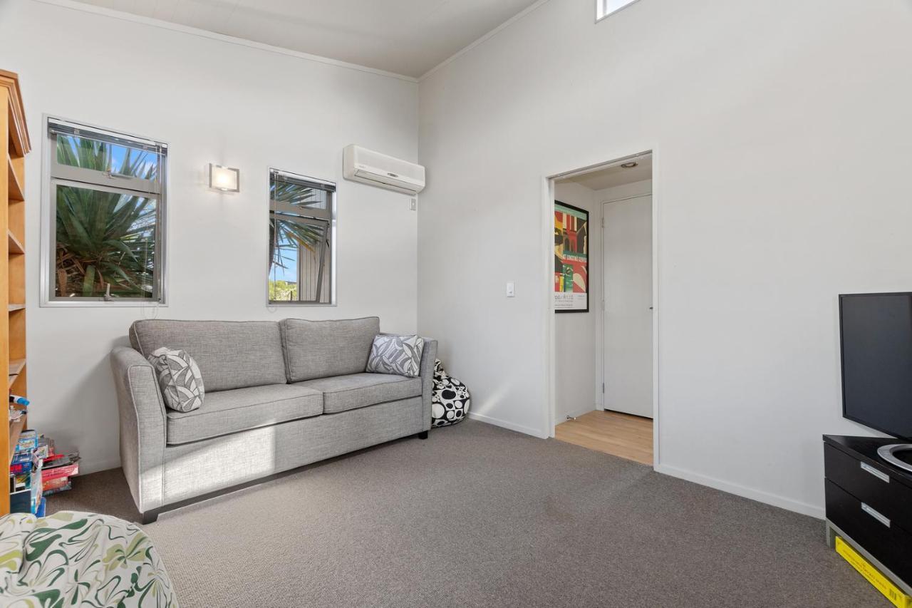 Restful Ruakaka - Ruakaka Holiday Home 외부 사진
